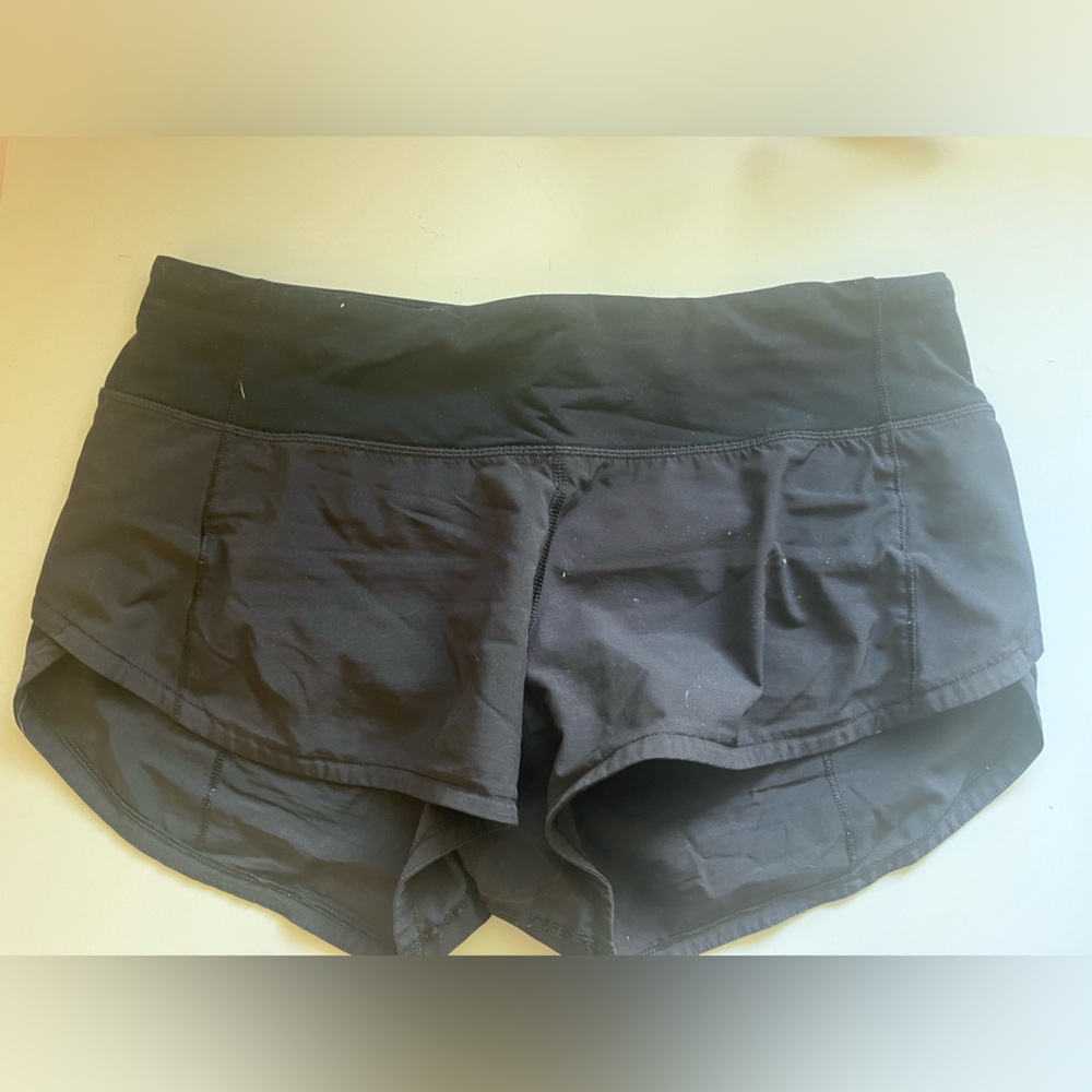 Lululemon plain back speed up shorts size 4 2.5” inseam